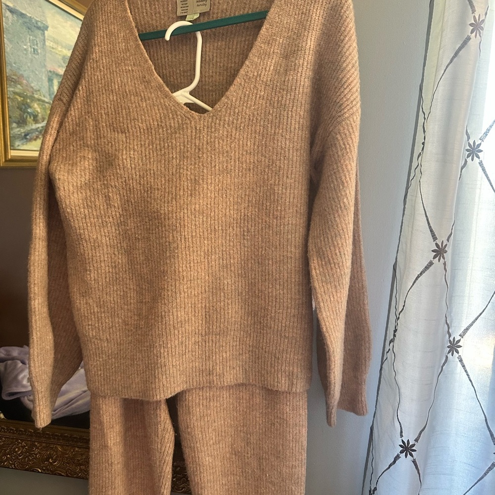 Saturday Sunday pink/tan V-Neck Sweater set with joggers